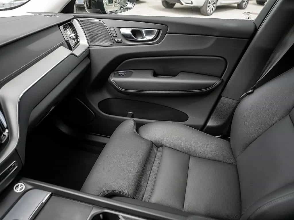 Volvo XC60 B5 AWD Ultra Dark 07/2025-photo-20