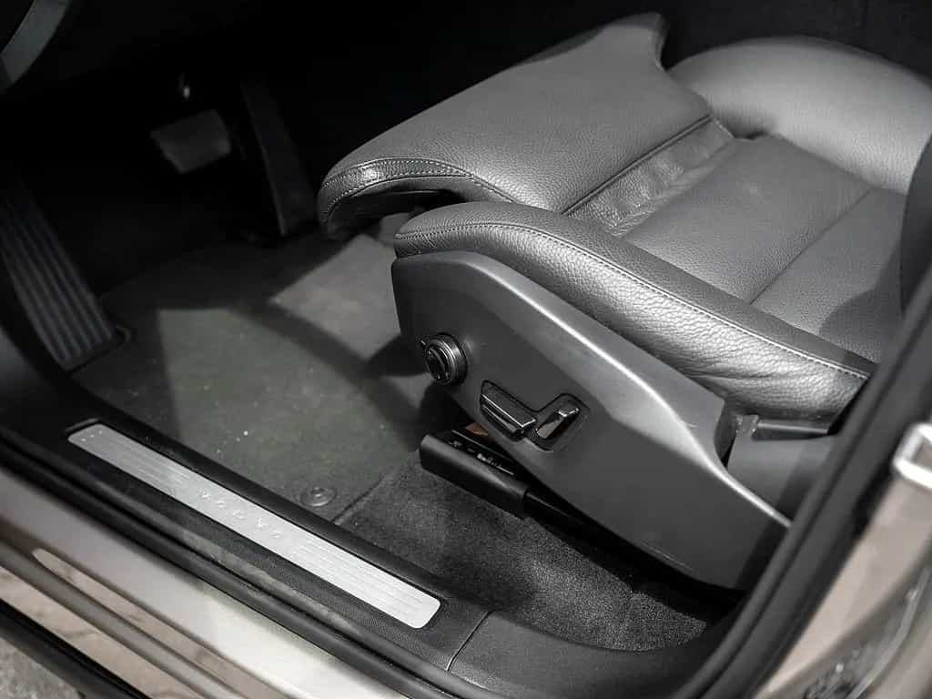 Volvo XC60 B5 AWD Ultra Dark 07/2025-photo-25