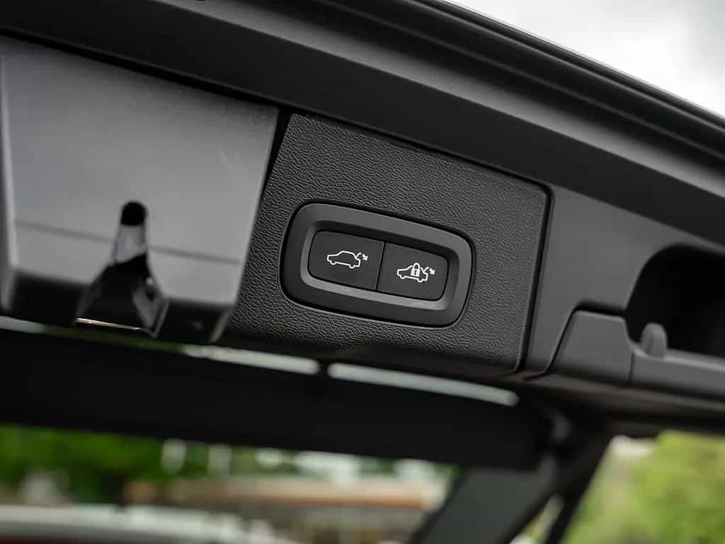 Volvo XC60 B5 AWD Ultra Dark 07/2025-photo-28