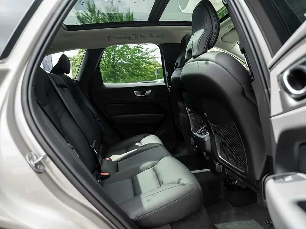 Volvo XC60 B5 AWD Ultra Dark 07/2025-photo-3