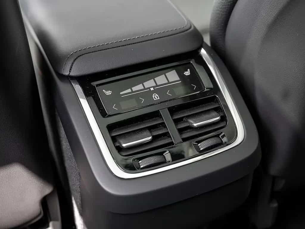 Volvo XC60 B5 AWD Ultra Dark 07/2025-photo-7