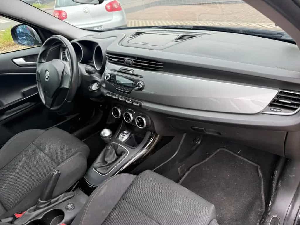 Alfa Romeo Giulietta Super 05/2011-photo-9
