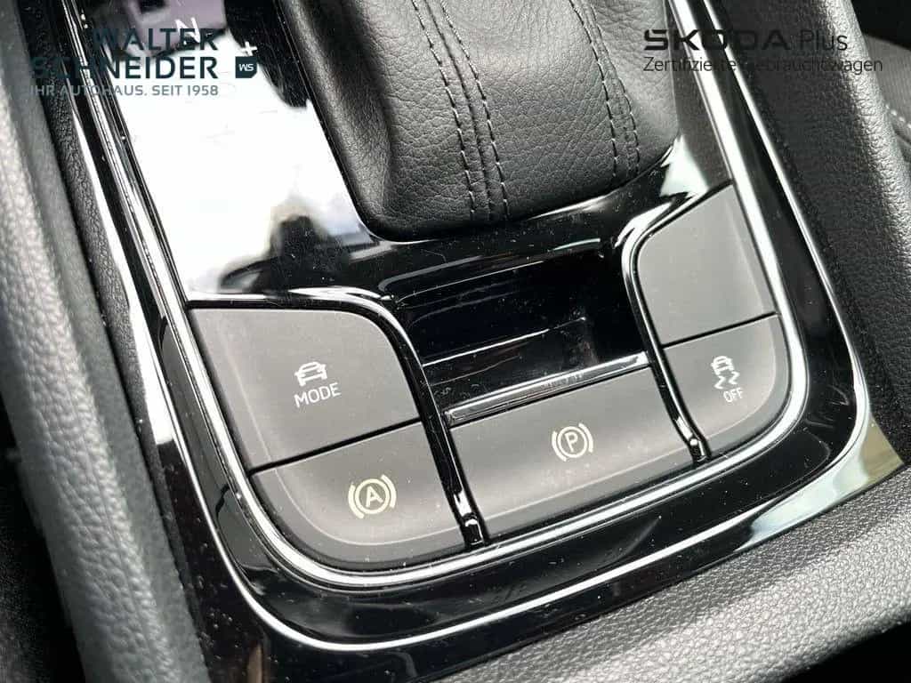 Skoda Karoq 1.5 TSI DSG 4x4 Style Navi AHK Pano 03/2019-photo-20