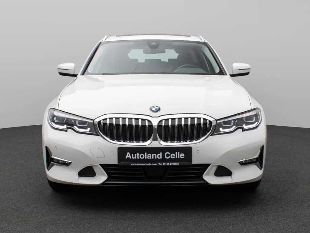 BMW 3 Series d  Luxury Line Panorama Kamera DAB AHK Alarm 08/2021-photo-1