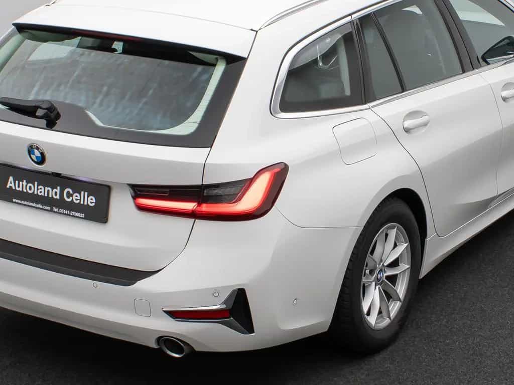 BMW 3 Series d  Luxury Line Panorama Kamera DAB AHK Alarm 08/2021-photo-16
