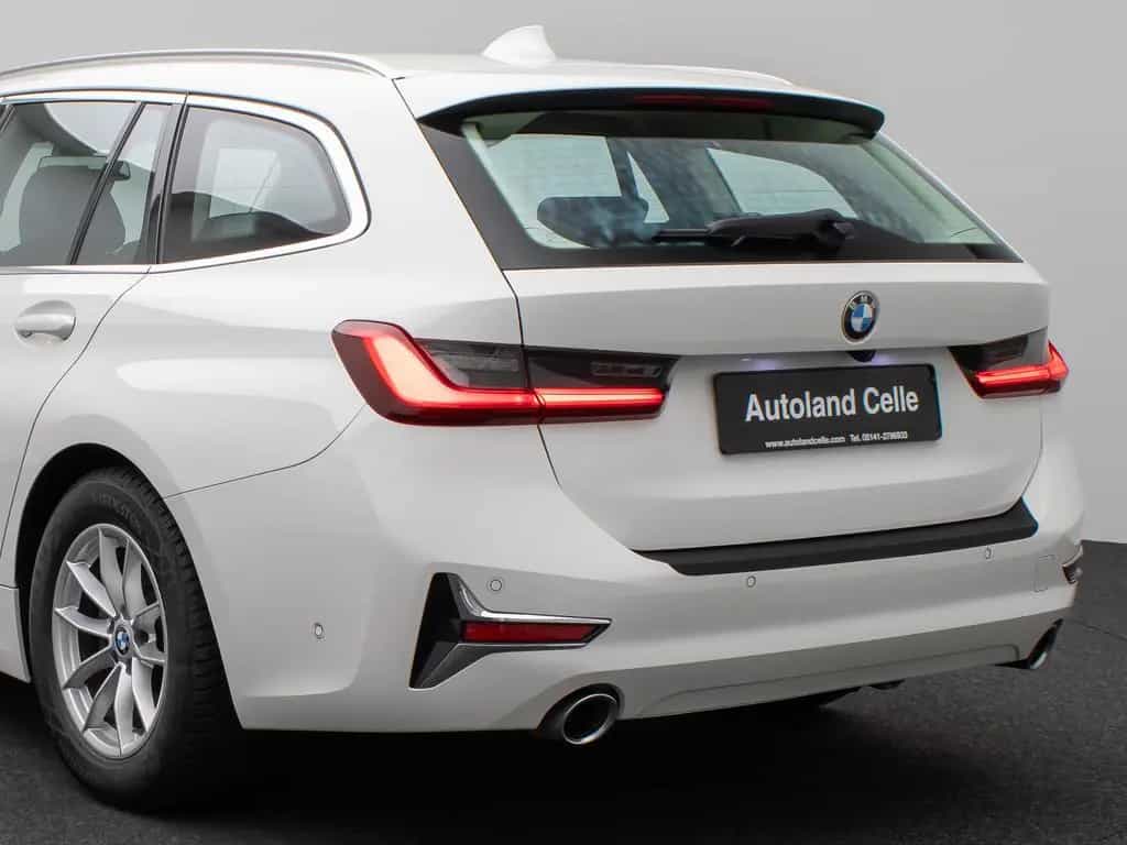 BMW 3 Series d  Luxury Line Panorama Kamera DAB AHK Alarm 08/2021-photo-17