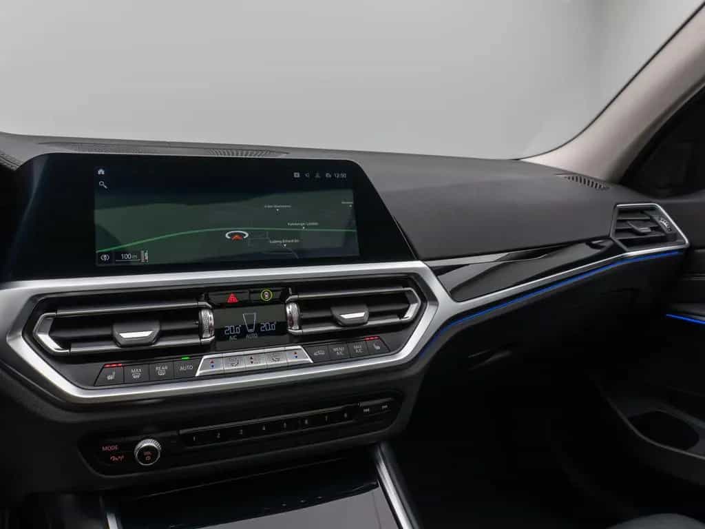 BMW 3 Series d  Luxury Line Panorama Kamera DAB AHK Alarm 08/2021-photo-21