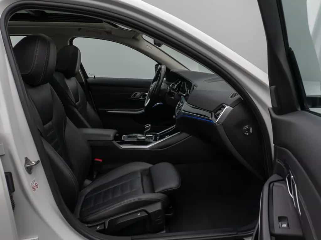 BMW 3 Series d  Luxury Line Panorama Kamera DAB AHK Alarm 08/2021-photo-24