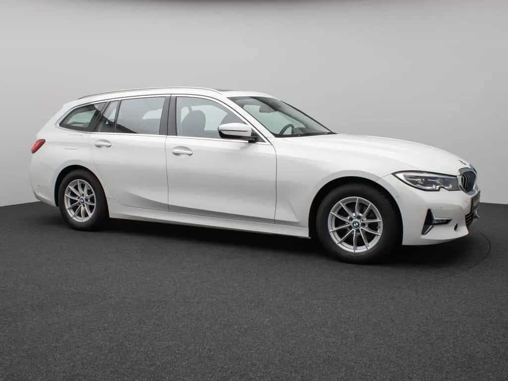 BMW 3 Series d  Luxury Line Panorama Kamera DAB AHK Alarm 08/2021-photo-3