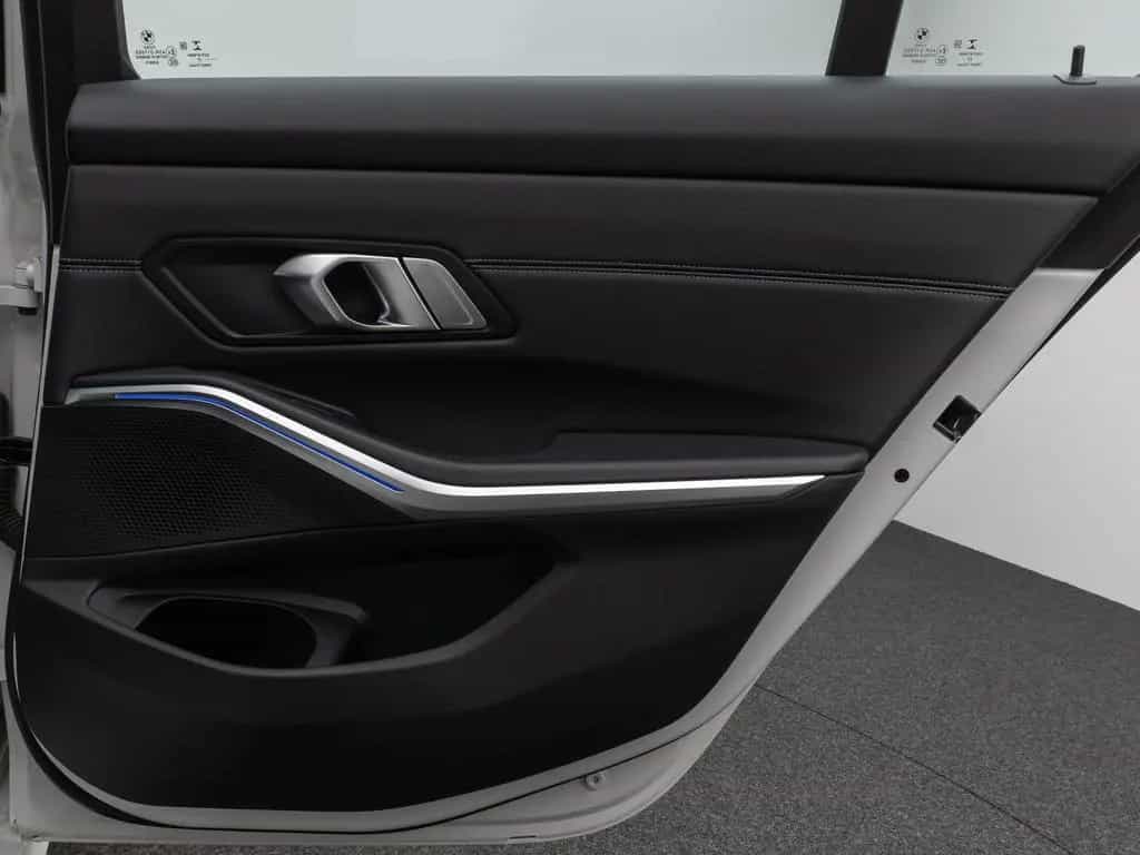BMW 3 Series d  Luxury Line Panorama Kamera DAB AHK Alarm 08/2021-photo-33