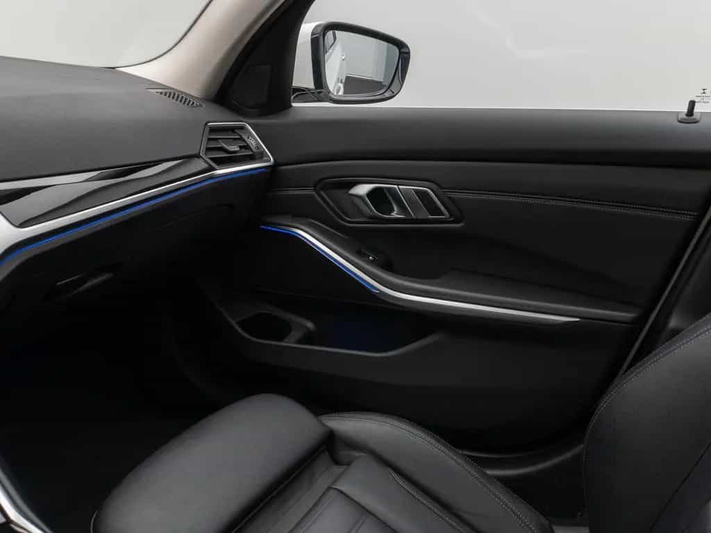 BMW 3 Series d  Luxury Line Panorama Kamera DAB AHK Alarm 08/2021-photo-34