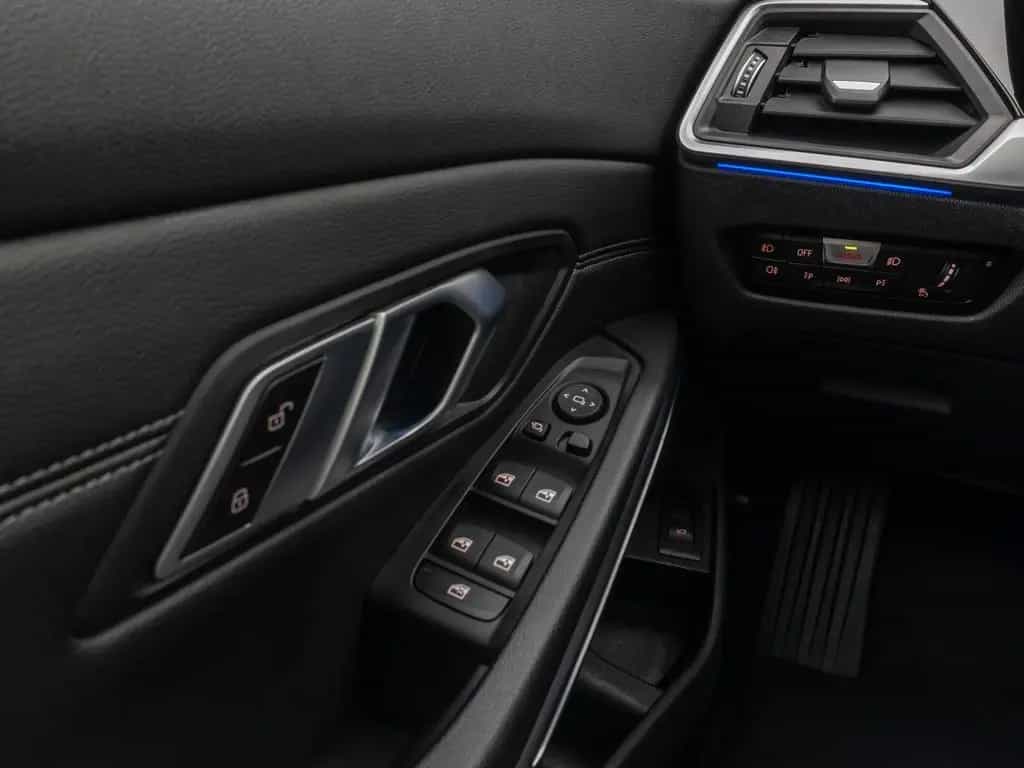 BMW 3 Series d  Luxury Line Panorama Kamera DAB AHK Alarm 08/2021-photo-35