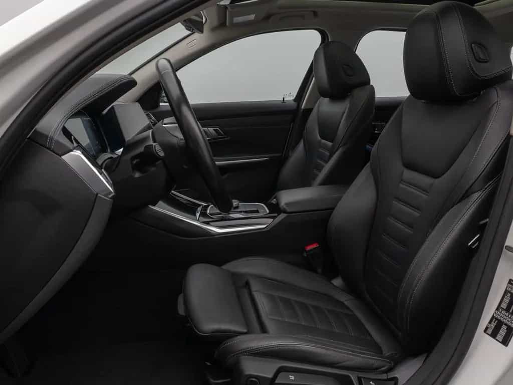 BMW 3 Series d  Luxury Line Panorama Kamera DAB AHK Alarm 08/2021-photo-36
