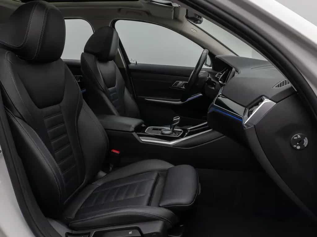 BMW 3 Series d  Luxury Line Panorama Kamera DAB AHK Alarm 08/2021-photo-37