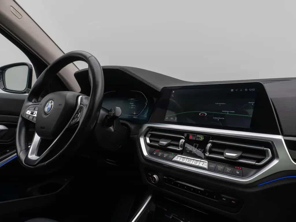BMW 3 Series d  Luxury Line Panorama Kamera DAB AHK Alarm 08/2021-photo-38