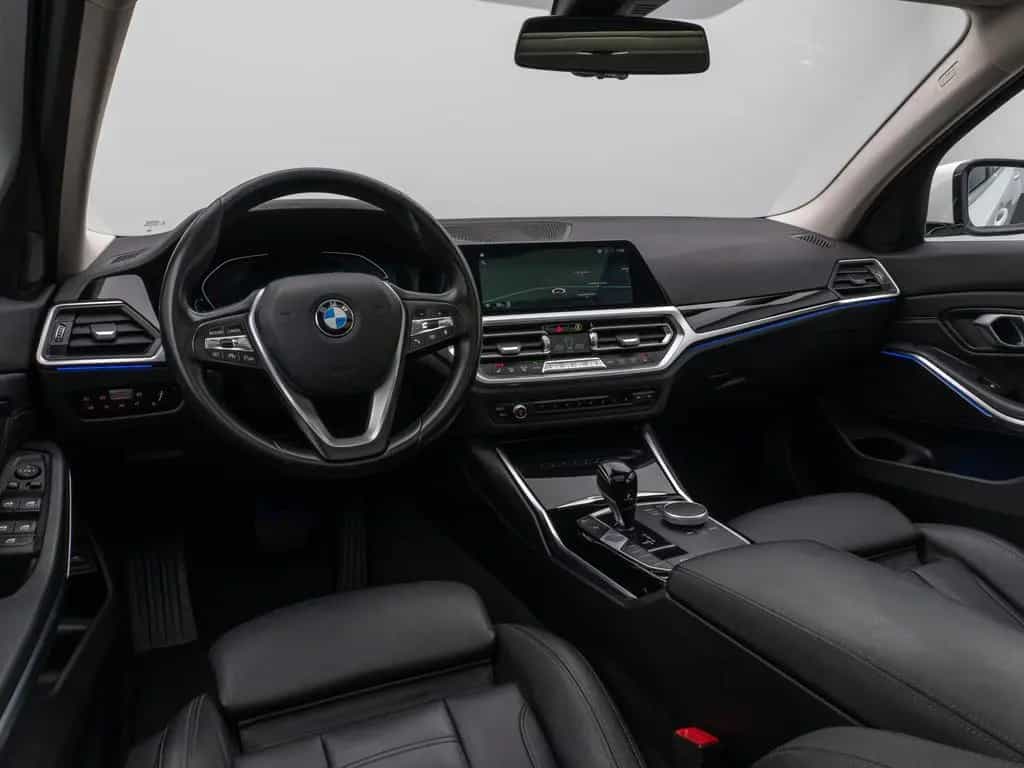 BMW 3 Series d  Luxury Line Panorama Kamera DAB AHK Alarm 08/2021-photo-39