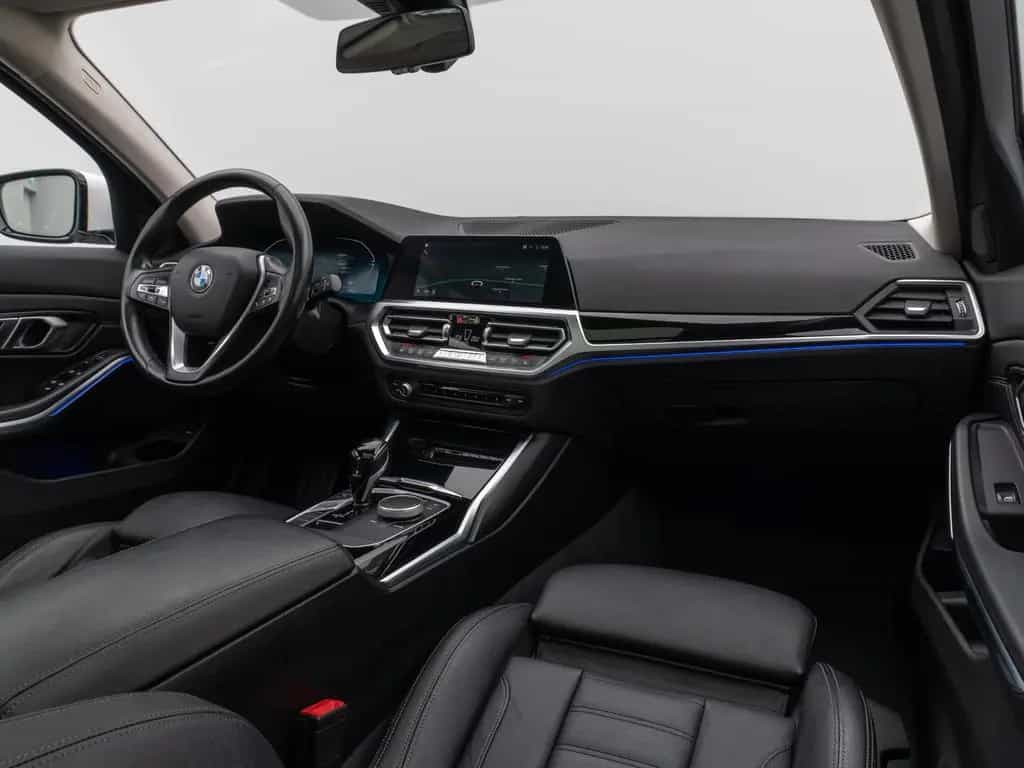 BMW 3 Series d  Luxury Line Panorama Kamera DAB AHK Alarm 08/2021-photo-41