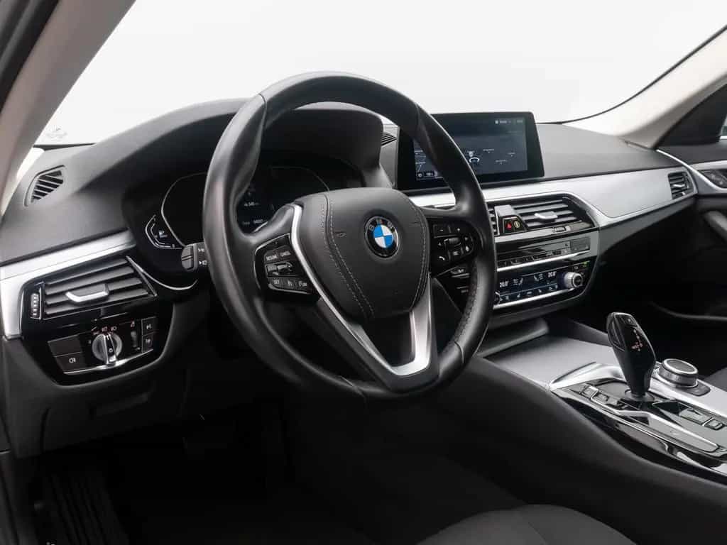 BMW 5 Series d Kamera DAB 4xKlima Alarm GeschwindigReg 10/2020-photo-20