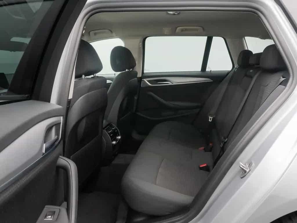 BMW 5 Series d Kamera DAB 4xKlima Alarm GeschwindigReg 10/2020-photo-25