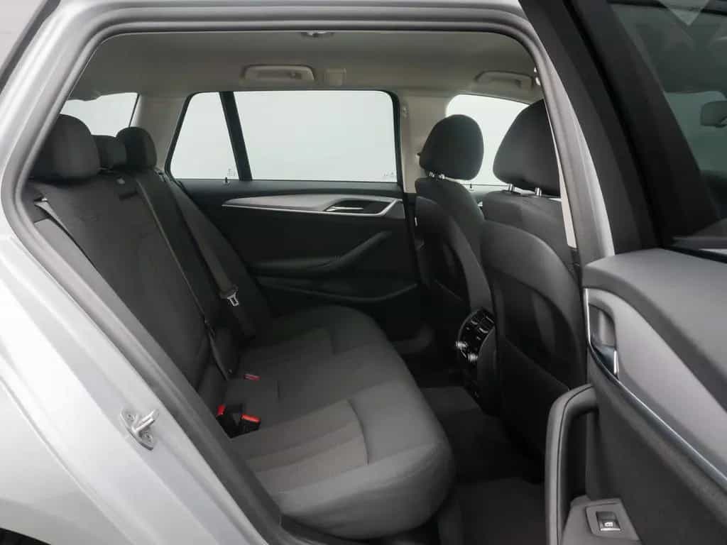 BMW 5 Series d Kamera DAB 4xKlima Alarm GeschwindigReg 10/2020-photo-26