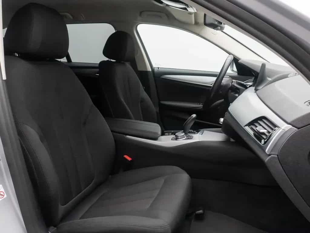 BMW 5 Series d Kamera DAB 4xKlima Alarm GeschwindigReg 10/2020-photo-35
