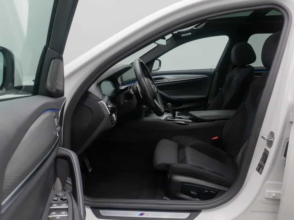BMW 5 Series 530d M Sport 360°Komfort Panorama HUD DAB 20Zoll 12/2019-photo-19