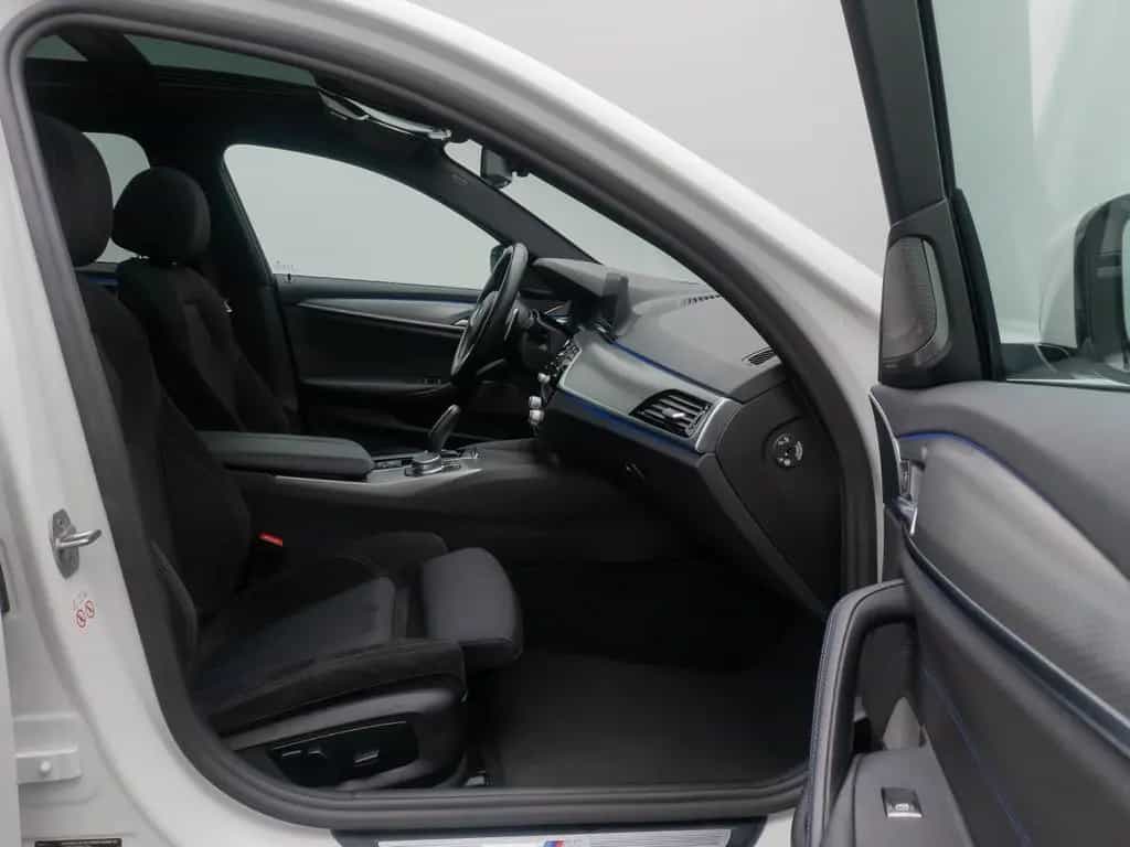 BMW 5 Series 530d M Sport 360°Komfort Panorama HUD DAB 20Zoll 12/2019-photo-24