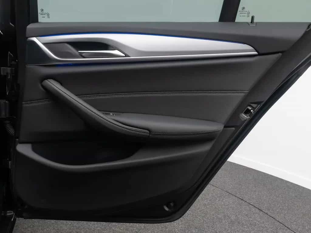 BMW 5 Series d xD 360°Glasdach Laser HUD DAB HiFi SoftCl 04/2021-photo-31