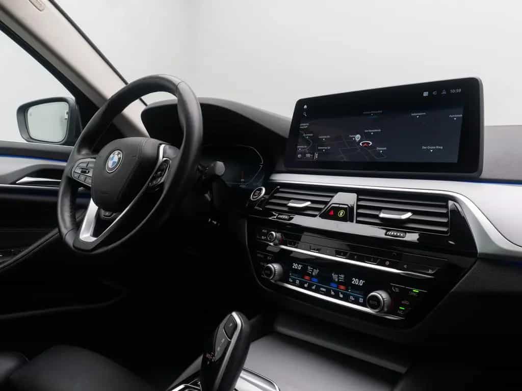 BMW 5 Series d xD 360°Glasdach Laser HUD DAB HiFi SoftCl 04/2021-photo-36