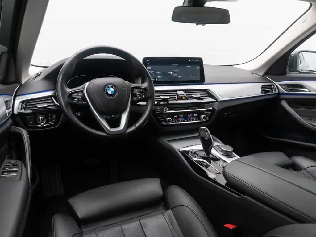 BMW 5 Series d xD 360°Glasdach Laser HUD DAB HiFi SoftCl 04/2021-photo-37