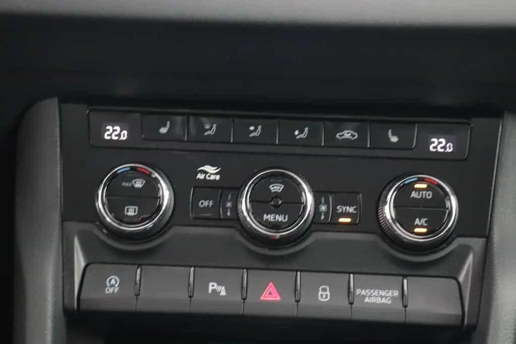 Skoda Karoq TOUR 1.5TSI DSG VOLL-LED+RÜCKFAHRKAMERAuvm 10/2023-photo-21