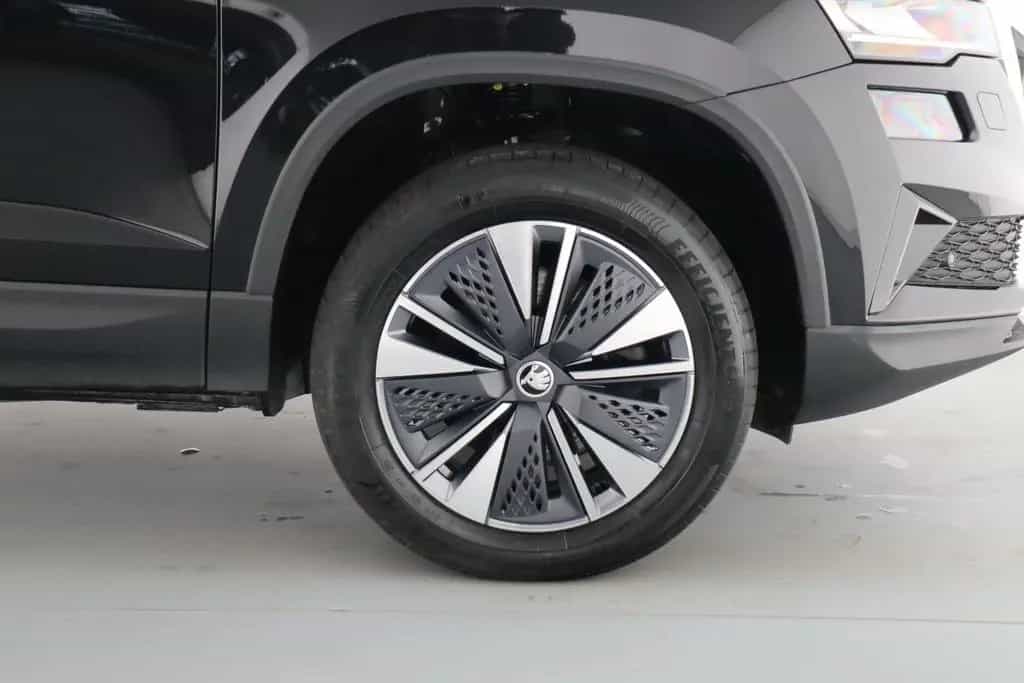 Skoda Karoq TOUR 1.5TSI DSG VOLL-LED+RÜCKFAHRKAMERAuvm 10/2023-photo-4