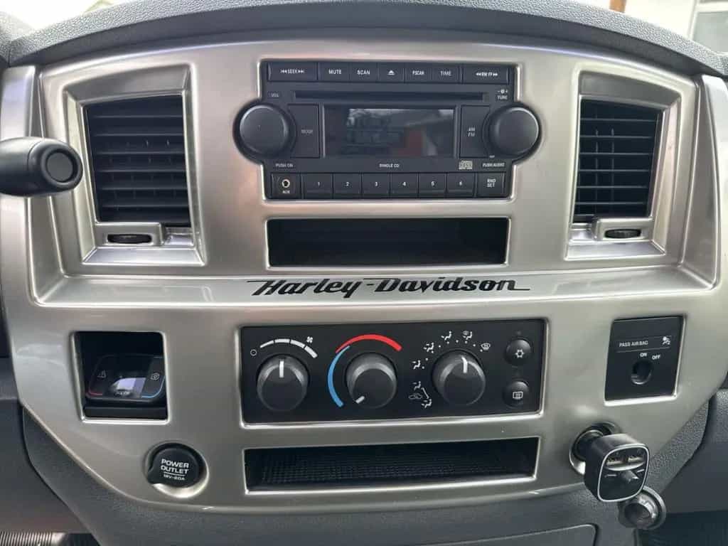 Dodge RAM Dodge 1500 Harley Davidson USA AHK-abnehmbar 07/2006-photo-17