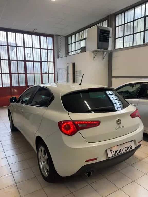 Alfa Romeo Giulietta 1.6 JTDm-2 105 CV Distincti 03/2010-photo-3