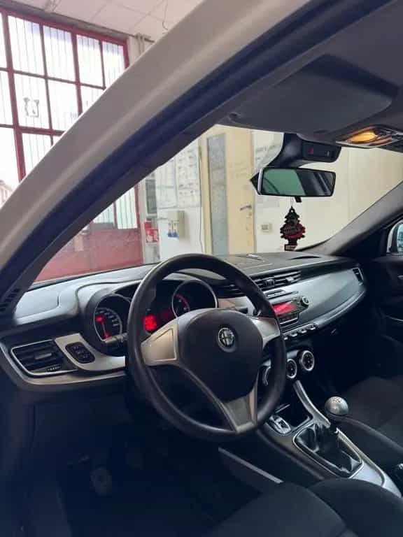 Alfa Romeo Giulietta 1.6 JTDm-2 105 CV Distincti 03/2010-photo-6
