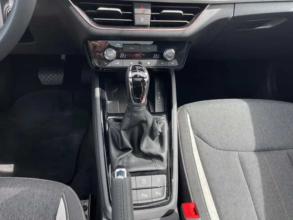 Skoda Scala 1.0 TSI Selection Pano AUT Navi Pano LED 09/2025-photo-12