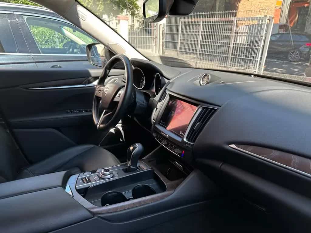 Maserati Levante Q4 Deutsch! 1.Hand Scheckheft! 360° Luft 03/2018-photo-9