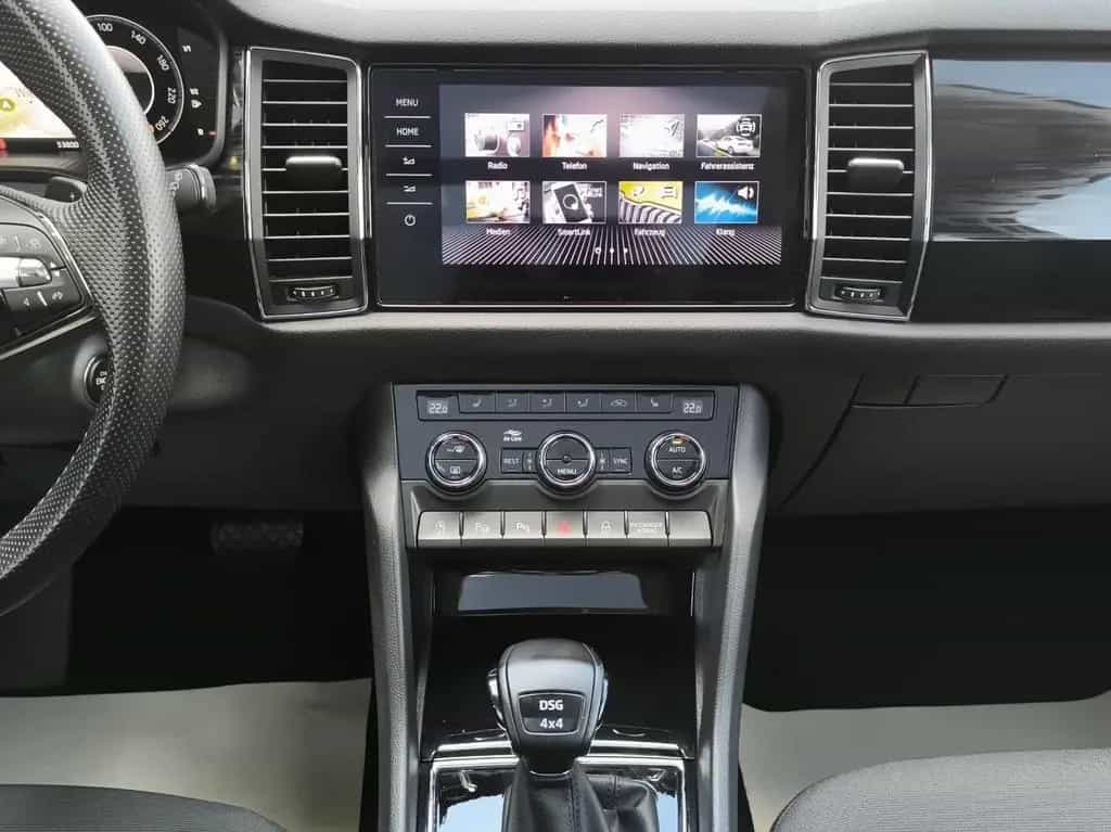 Skoda Kodiaq 2.0 TSI DSG 4x4 Drive 125 AHK NAVI PANO R 04/2021-photo-18