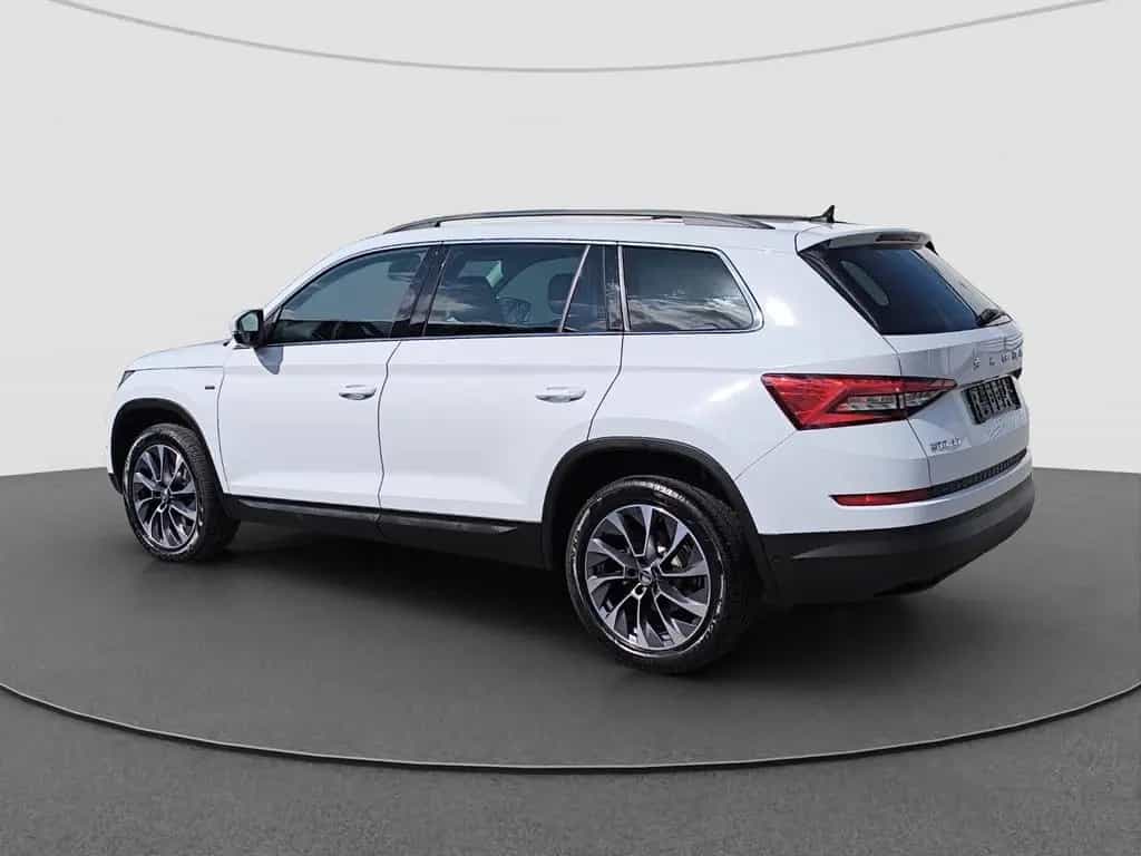Skoda Kodiaq 2.0 TSI DSG 4x4 Drive 125 AHK NAVI PANO R 04/2021-photo-7