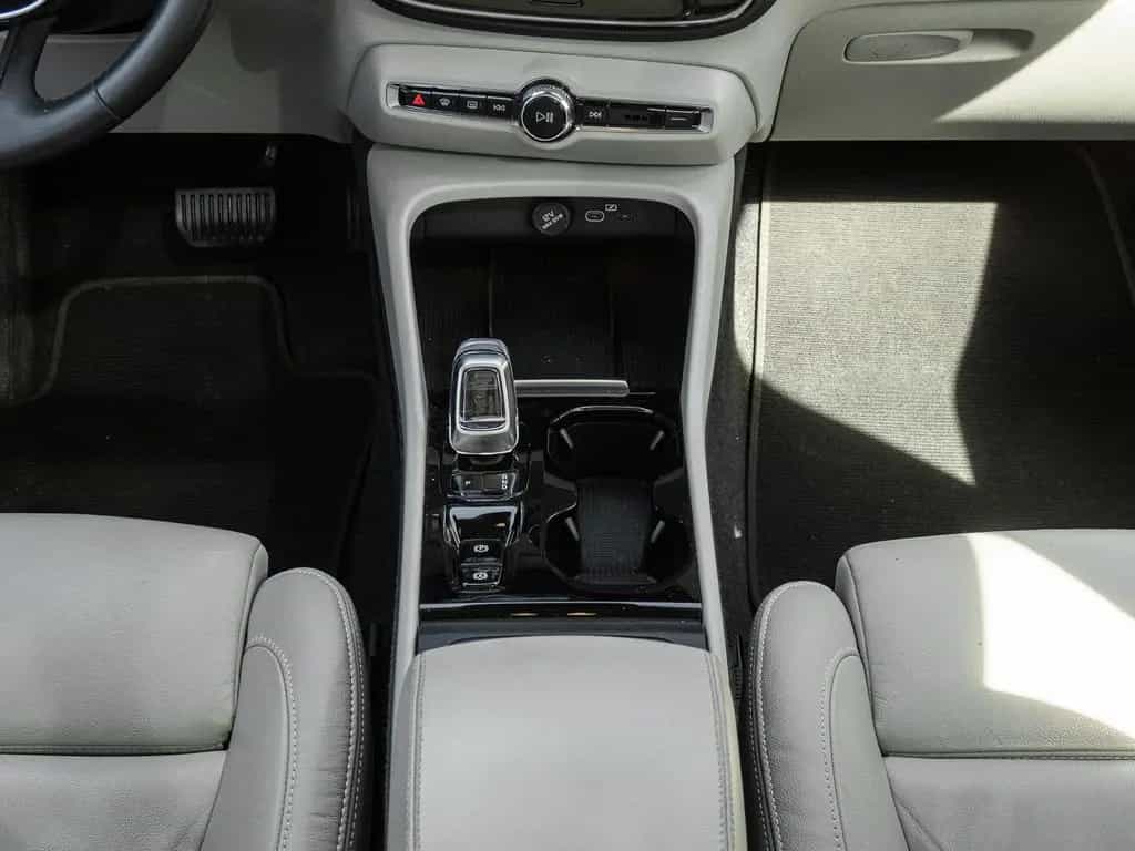 Volvo XC40 Ultimate Dark AWD AHK Leder Digitales Cockp 03/2023-photo-13