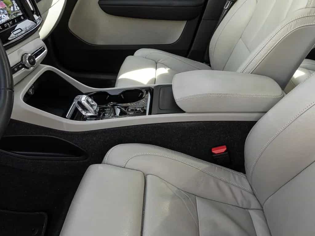 Volvo XC40 Ultimate Dark AWD AHK Leder Digitales Cockp 03/2023-photo-14