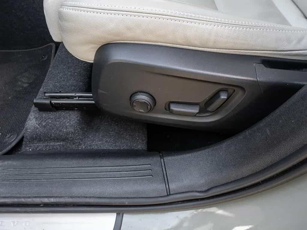 Volvo XC40 Ultimate Dark AWD AHK Leder Digitales Cockp 03/2023-photo-15