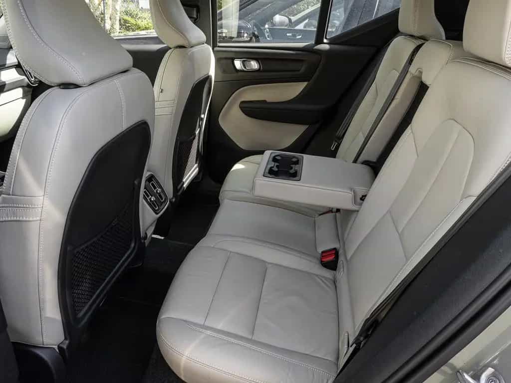 Volvo XC40 Ultimate Dark AWD AHK Leder Digitales Cockp 03/2023-photo-16