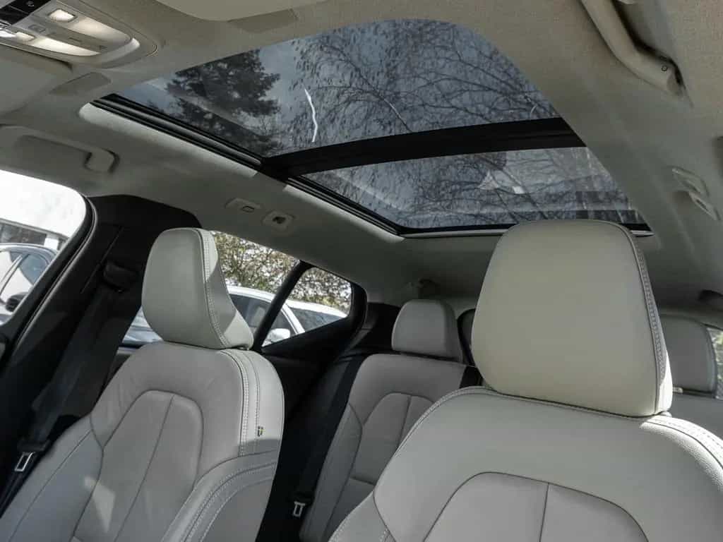 Volvo XC40 Ultimate Dark AWD AHK Leder Digitales Cockp 03/2023-photo-6