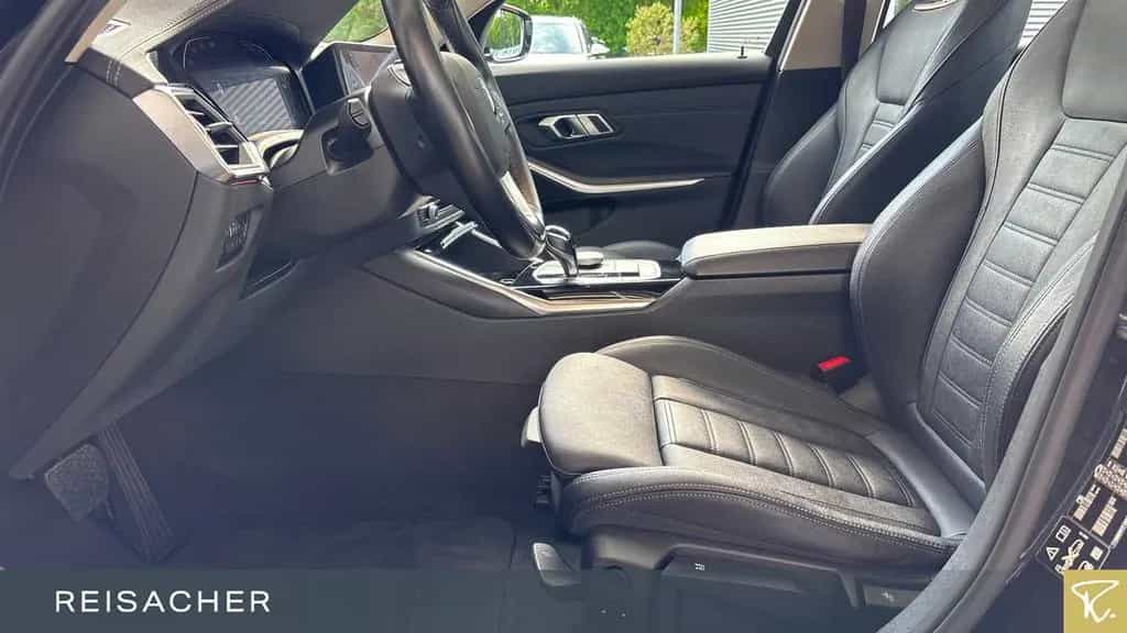 BMW 320 d A xDrive Lim Luxury-Line,GSD,AHK,LCProf 08/2021-photo-3