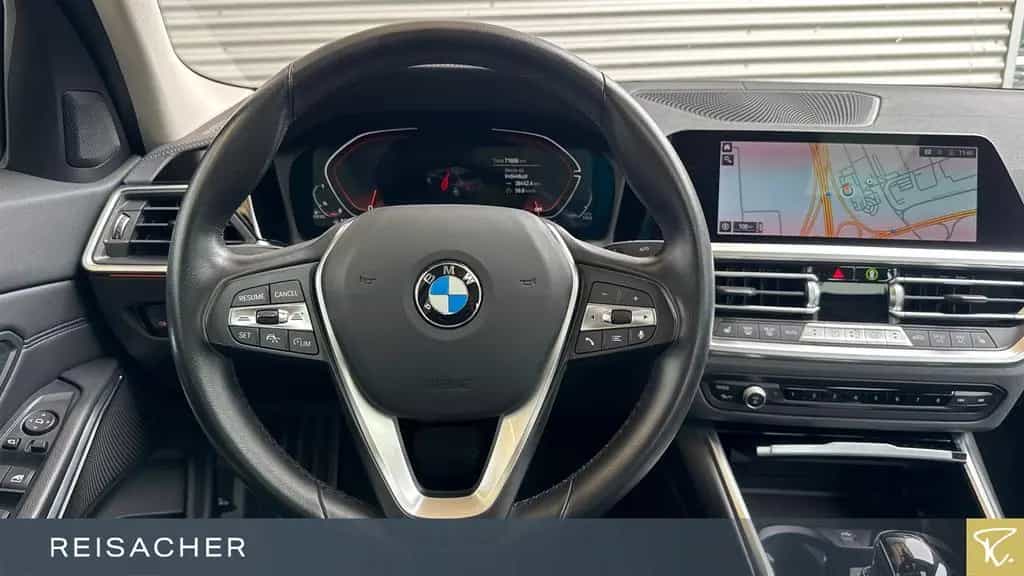 BMW 320 d A xDrive Lim Luxury-Line,GSD,AHK,LCProf 08/2021-photo-4
