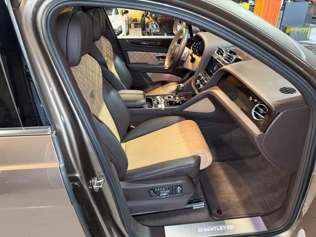 Bentley Bentayga 4.0 V8 4WD Aut.~NAIM~PANO~AKRAPOVIC~ 09/2020-photo-15