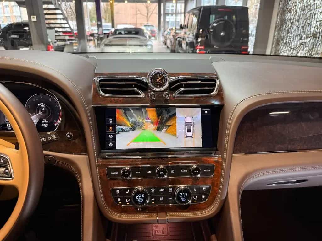 Bentley Bentayga 4.0 V8 4WD Aut.~NAIM~PANO~AKRAPOVIC~ 09/2020-photo-19