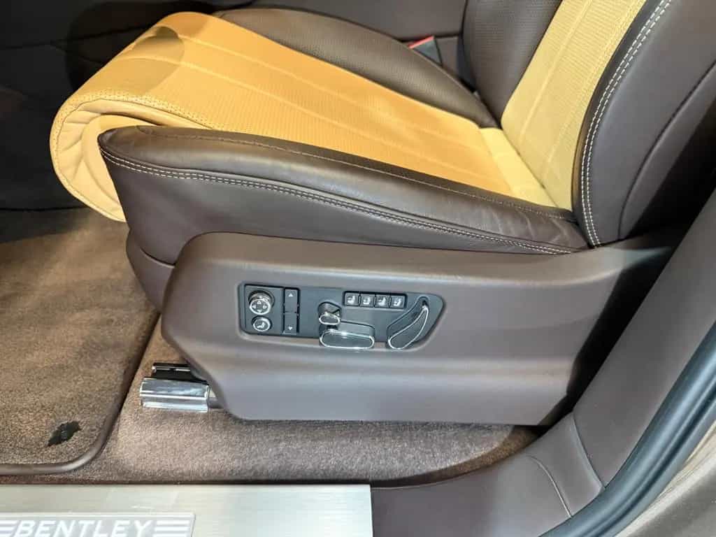 Bentley Bentayga 4.0 V8 4WD Aut.~NAIM~PANO~AKRAPOVIC~ 09/2020-photo-26