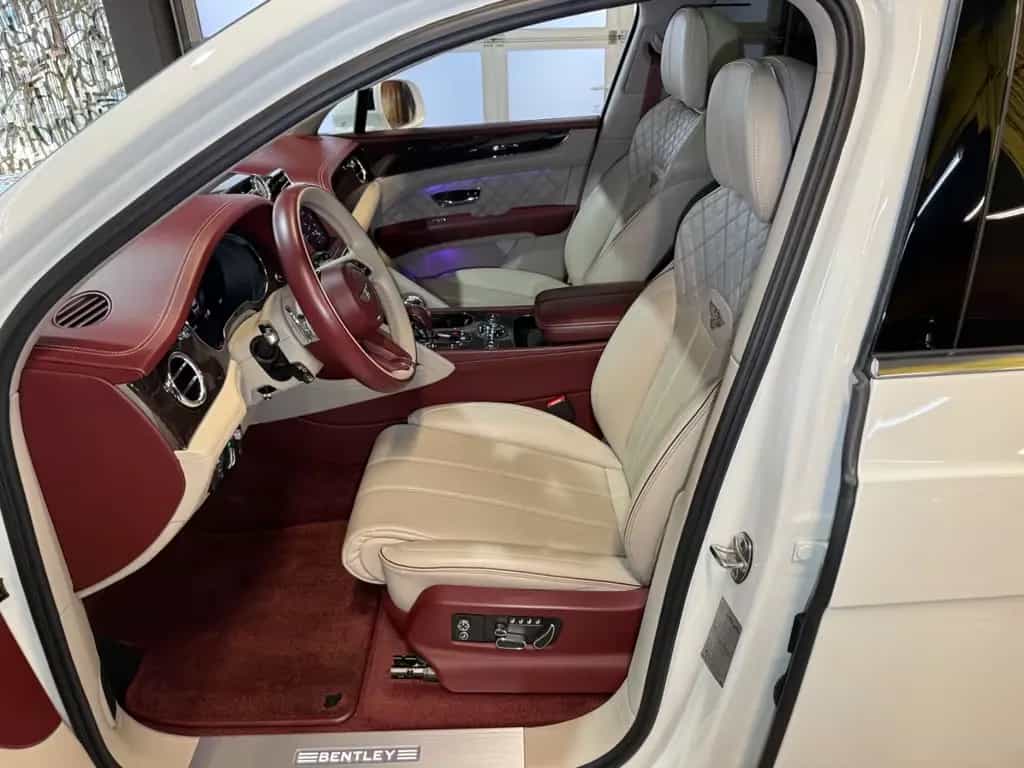 Bentley Bentayga 4.0 V8 Mulliner First Edition DUO-TONE 02/2022-photo-10